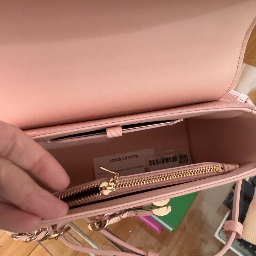 Louis Vuitton Pink Crossbody Bag with Gold Accents - Picture 5 of 5